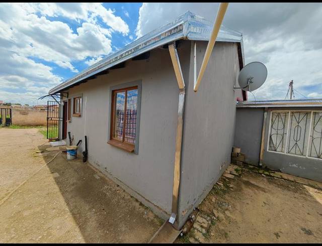 2 BEDROOM HOUSE FOR SALE IN LAKESIDE